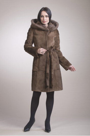 Автоледи из нутрии с капюшоном с отделкой из меха норки цвета кофе с молоком