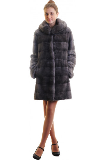 Короткая норковая шуба цвета ночной сапфир