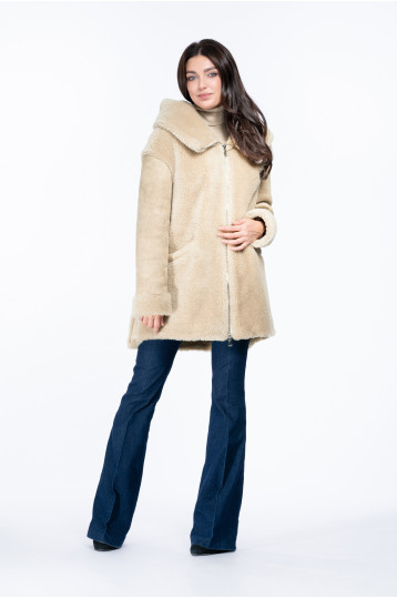 Женская куртка из эко меха с воротником