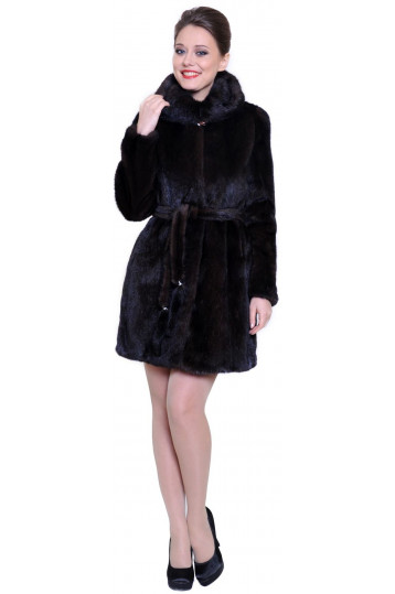 Молодежная норковая шуба выше колена цвета махагон