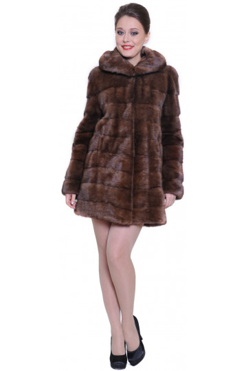 Элегантная норковая шуба с капюшоном натурального окраса