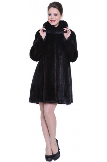 Короткая махагоновая норковая шуба с капюшоном расклешенного силуэта