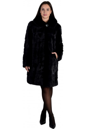 Черная шуба из норки средней длины с капюшоном и карманами