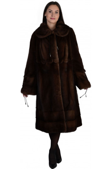 Норковая шуба с круглым воротником цвета махагон