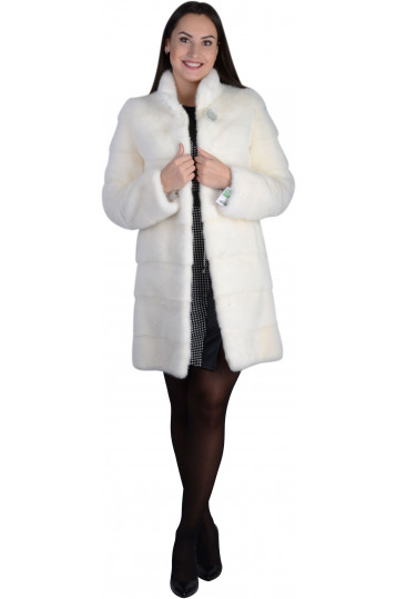 Светло-бежевая норковая шуба с воротником стойка