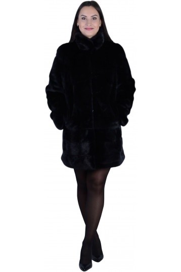 Шуба из норки черного цвета длиной выше колен Шуба из норки черного цвета длиной выше колен
